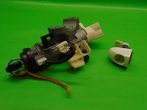 KIA SOUL 2010-2013 INTERRUPTOR DE ENCENDIDO MANUAL CILINDRO DE BLOQUEO CON LLAVE Y CERRADURA DE PUERTA - Imagen 1 de 5