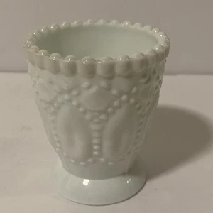 Taza de té/café vintage de 3"" blanco opalescente con leche hobnail - Imagen 1 de 3