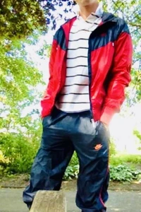 Nike Vintage Rare Windrunner Windbreaker Jacket Red Black Glanz Nylon M - Picture 1 of 10