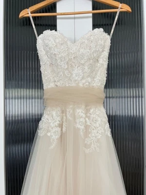 Size 2 Maggie Sottero Ivory Lace Sweetheart Strapless Wedding Gown with Sach - Image 1 of 4