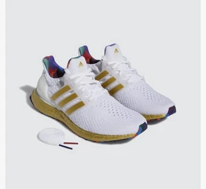 Scarpe da corsa Adidas UltraBoost 5.0 DNA Title IX da donna oro bianco taglia 13 - nuove con scatola - Foto 1 di 7