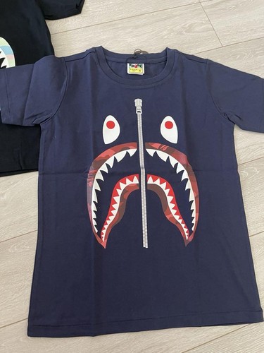 A BATHING APE (BAPE) T shirt Bape Avezing donna XS blu navy mai usata
