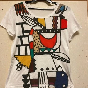 Camiseta con patrón artístico Pleats Please de Issey Miyake hecha en Japón - Imagen 1 de 4