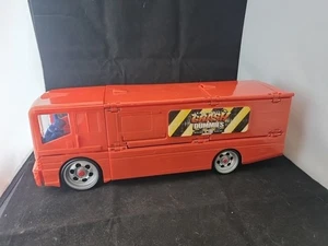 Incredible Crash Test Dummies Crash Road Show Bus 2003 16" Playset - Picture 1 of 6