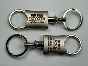 Große zwei Toyota Händler Chandler AZ mit auseinanderziehbarem Diener Schlüsselanhänger Metall - Bild 1 von 5