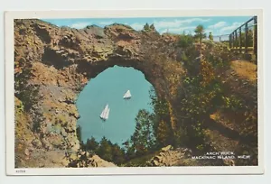Mackinac Island Michigan Arch Rock Unused White Border Topographical Postcard - Bild 1 von 2
