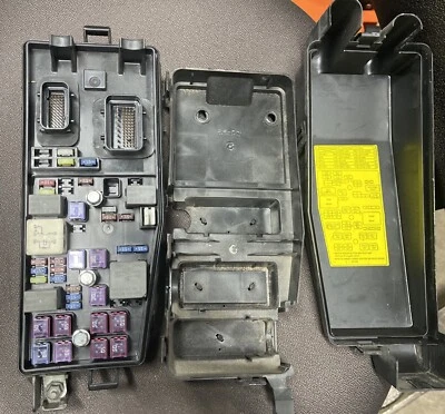 Conjunto de caja de fusibles debajo del tablero relé de motor Kia Sedona 2011 fabricante de equipos originales Foto 1 de 4