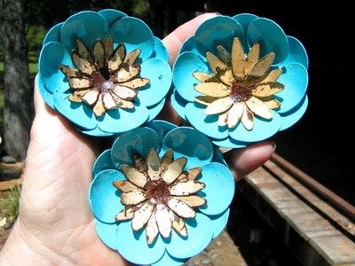 TRES Grandes Flores de Cactus de Metal para Acentos y Adornos, Azul Foto 1 de 4