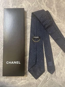 Beautiful condition Chanel 100% silk Coco mark pattern tie Navy with box - Picture 1 of 3
