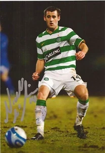 CELTIC* NIALL McGINN SIGNED 7x5 ACTION PHOTO+COA - Picture 1 of 1