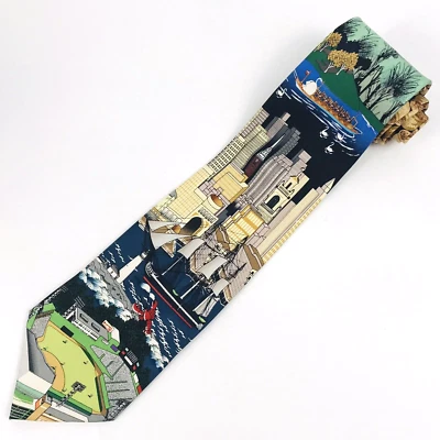 Corbata de seda Rivetz of Boston diseño Boston con puerto, faro y Fenway Park usada en excelente estado Foto 1 de 4