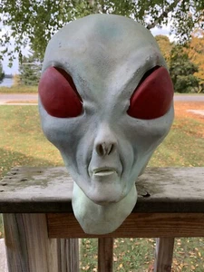 Máscara Completa Extraterrestre Halloween Años 90 De Colección Rojo Ojos Abultados Goma Orejas Pequeñas Papel Mágico - Imagen 1 de 12
