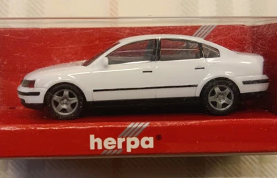 Volkswagen VW Passat - White - plastic model - 1/87 H0 - Herpa art.022200 - Immagine 1 di 2