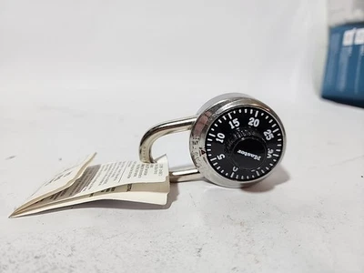 Candados combinados Master Lock 1525 Foto 1 de 2