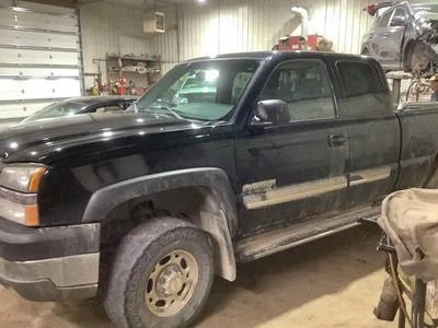 Used Right Headlight Assembly fits: 2004 Chevrolet Silverado 2500 pickup Right G - Image 1 of 4