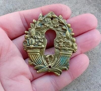 ANCIENNE ENTRÉE DE CLÉ SERRURE  DE MEUBLE en bronze ou laiton   N°81 - Photo 1/4