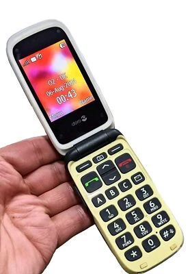 Doro PhoneEasy 611 (Unlocked) Flip Mobile Phone Excellent Condition With Chager - Image 1 of 4