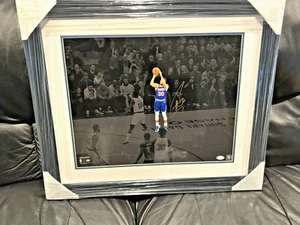 Stephen Curry Autographed Framed16x20 Spotlight Photograph Gold Ink JSA COA! - Picture 1 of 7