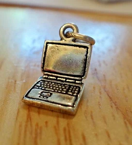 Dije para computadora portátil pequeña plata esterlina 3D 14x8 mm - Imagen 1 de 3