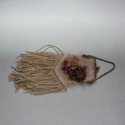 Vintage Small Kiss Lock Coin Purse – 7" | Floral & Fringe Detail - Image 1 of 4