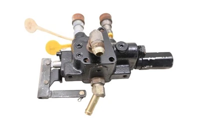 Válvula de control Kubota RTV900W6 10 Foto 1 de 3