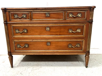 Commode de style Lois XVI en acajou Dessus de marbre gris veiné XIX siècle - Photo 1/4