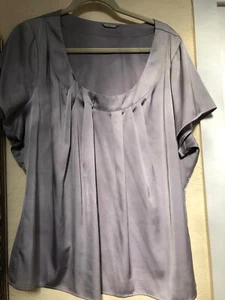 MARKS & SPENCER WOMAN SILVER TOP CAP SLEEVE SCOOP NECK PLEAT DETAIL SIZE 24 - Picture 1 of 7