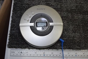 Sony D-EJ109 Portable CD Walkman Discman Player Bass TESTED! Works Well! Silver - Picture 1 of 10