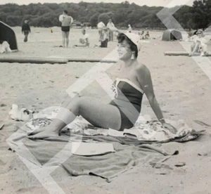 PRETTY YOUNG WOMAN SUNBATHING IN A SWIMSUIT ON THE BEACH Vtg Photo 1960s - Picture 1 of 4