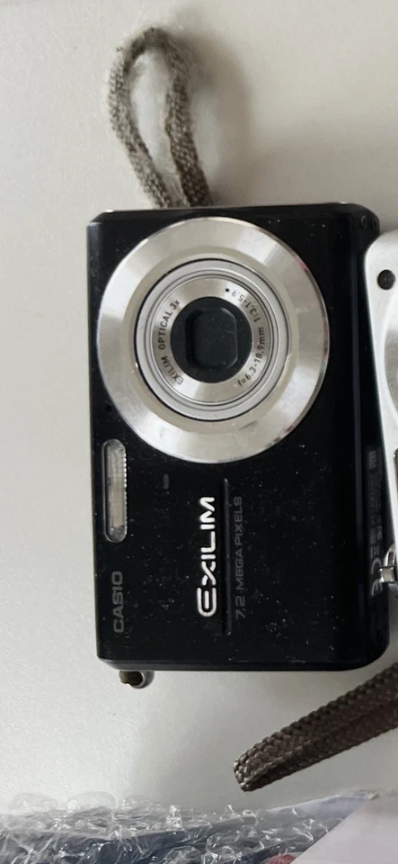 Casio Exilim Digital Camera 7.2MP  Black  - Image 1 of 1
