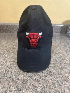 Adidas Chicago Bulls Black Strapback Dad Mütze Kappe schwarz 100% Baumwolle - Bild 1 von 3