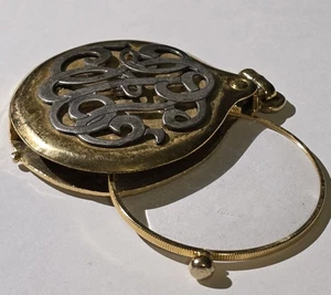 Colgante de lupa Hattie Carnegie tono dorado vintage de 2 pulgadas por 2,5 pulgadas - Imagen 1 de 10