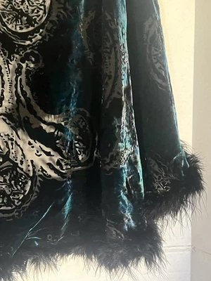 Chico's Azul Terciopelo Burnout Devore Chal Marabú Borde Pluma 56” Envoltura Ancha Foto 1 de 3