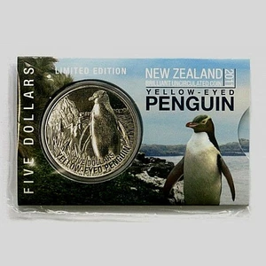 New Zealand - 2011 - Uncirculated 5 Dollars Coin- Yellow  Eyed Penguin - Picture 1 of 4