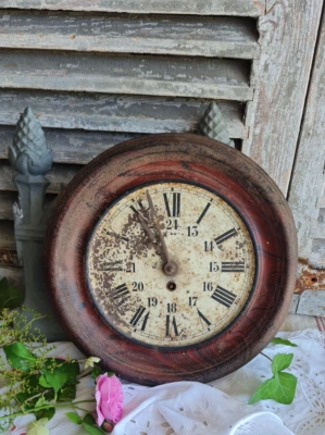 ANCIENNE HORLOGE PENDULE EN FER RONDE - Photo 1/4