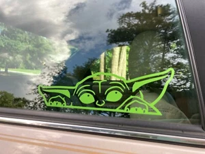 Peeking The Child Baby Yoda Star Wars Mandalorian Decal Car Vinyl Sticker - Bild 1 von 2