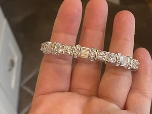 Puño redondo y baguette Victoria Wieck Absolute de plata esterlina (circonita cúbica) 6,50" de longitud - Imagen 1 de 5