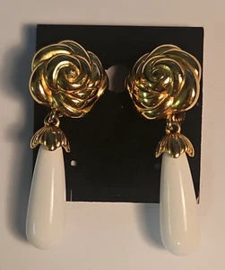 Vintage Signed Monet Gold Plated Rose and White Lucite Drop Clip-on Earrings - Picture 1 of 3