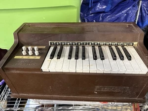 Vintage Magnus Electric Chord Organ Model 300 USA Brown - Picture 1 of 6