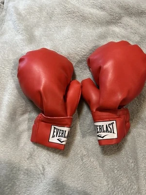 Guantes de boxeo Everlast rojo juguete foto utilería equipo de combate bebé niño pequeño tamaño Foto 1 de 3