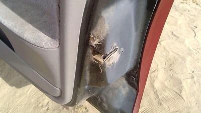 Pestillo de puerta delantera derecha Saturn Sw2 1996-2002 pasajero con varillas/cables OEM Foto 1 de 4