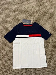 Tommy Hilfiger Boy Colorblock Flag Stripe Tee White/Blue XS Size 4-5 New - Picture 1 of 5