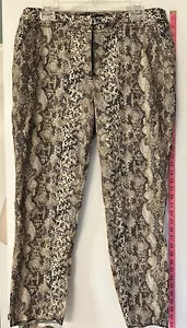 DANA BUCHMAN WOMENS SNAKE PRINT CROPPED PANTS SZ 14 ZIP - Picture 1 of 5