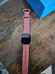 Fitbit Versa 4 Smartwatch GPS, Heart Rate, Activity Tracker - Picture 1 of 2