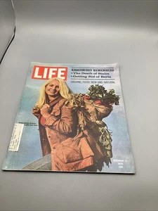 VTG Life Magazine December 11 1970 - Gunilla Knutson Owns A Health Food Store - Picture 1 of 4
