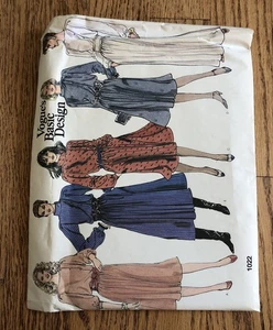 Vtg Vogue Basic Design Pattern 1022 Dress Flared Skirt Side Pockets Sz 6 Uncut - Picture 1 of 7