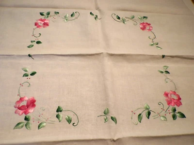 Nappe  en lin et avec belles  broderies de fleurs      (ref 43 ) - Photo 1/4