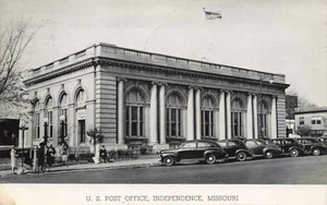 Postcard US Post Office Independence Missouri MO Vintage Cars - Picture 1 of 2