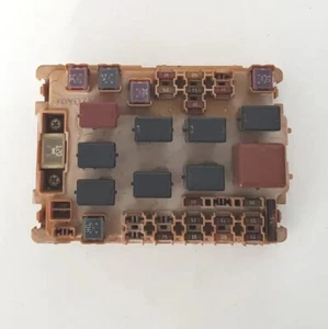 00-05 Toyota Celica GT GT-S FUSE BOX OEM Engine Bay 01 02 03 04 05 2002 A/T Auto - Picture 1 of 6