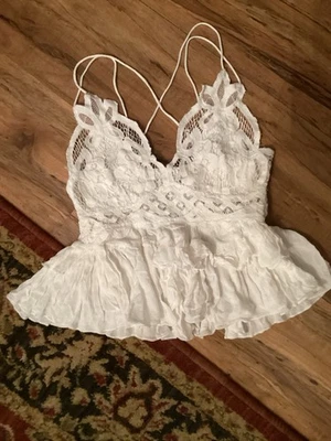 Bralette Free People S, crepé marfil, volantes, smocking, ¡adorable! Foto 1 de 3